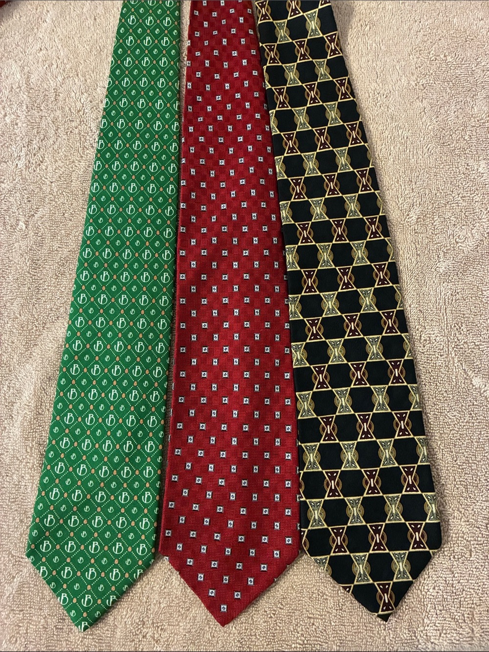 Ballantyne Green, Meeting Street Red & Jos A Bank Black Patterned Silk Tie lot 3